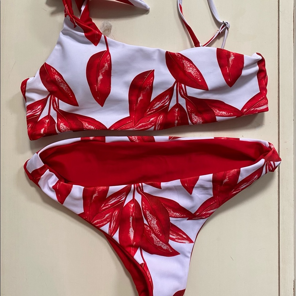 Bikini - Picture 2 of 7